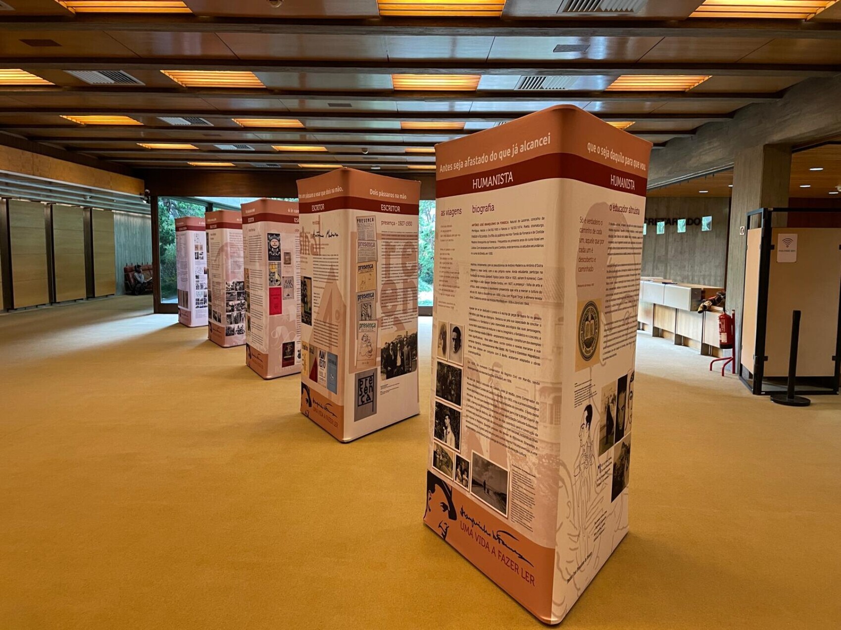 Município levou exposição itinerante sobre a vida e a obra  de Branquinho da Fonseca à Fundação C...