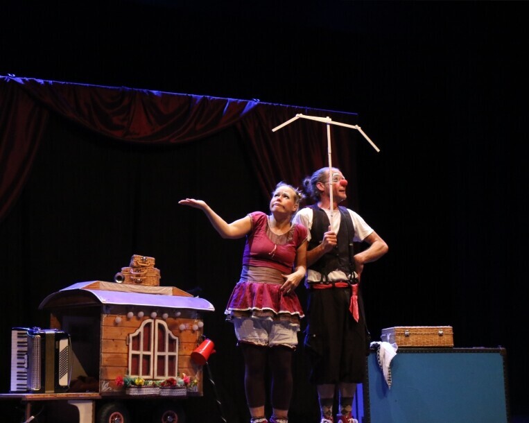 “Quintas a Rir” abriram com Duo Minuusch