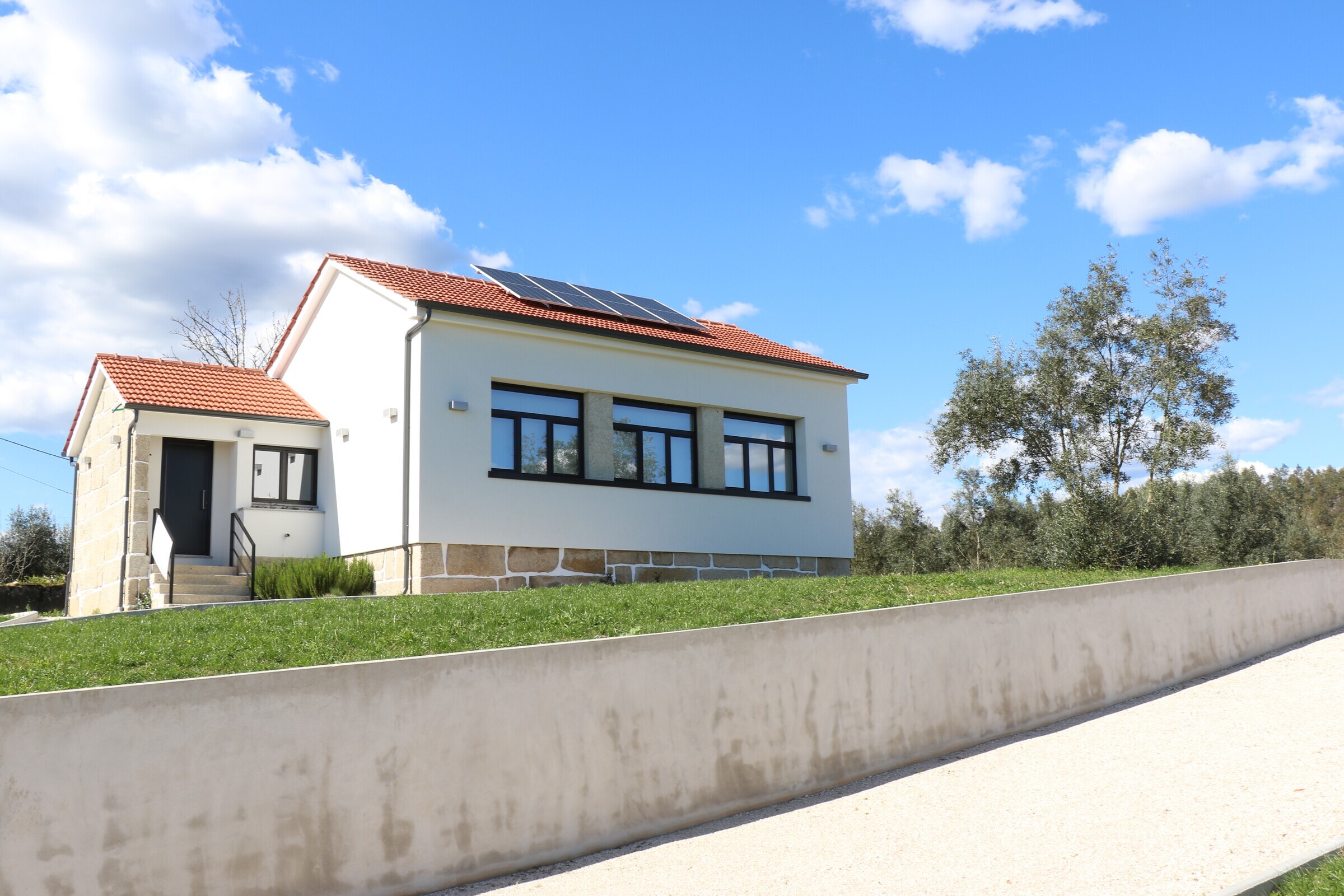 Escolas de Almacinha e do Freixo recuperadas  para Alojamento Urgente e Temporário