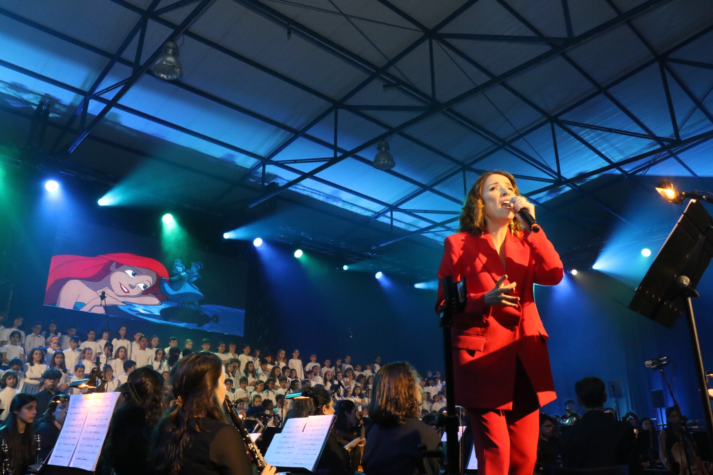 Audição da Primavera. Alunos do 1º Ciclo juntaram-se à cantora Anabela a interpretar grandes suce...