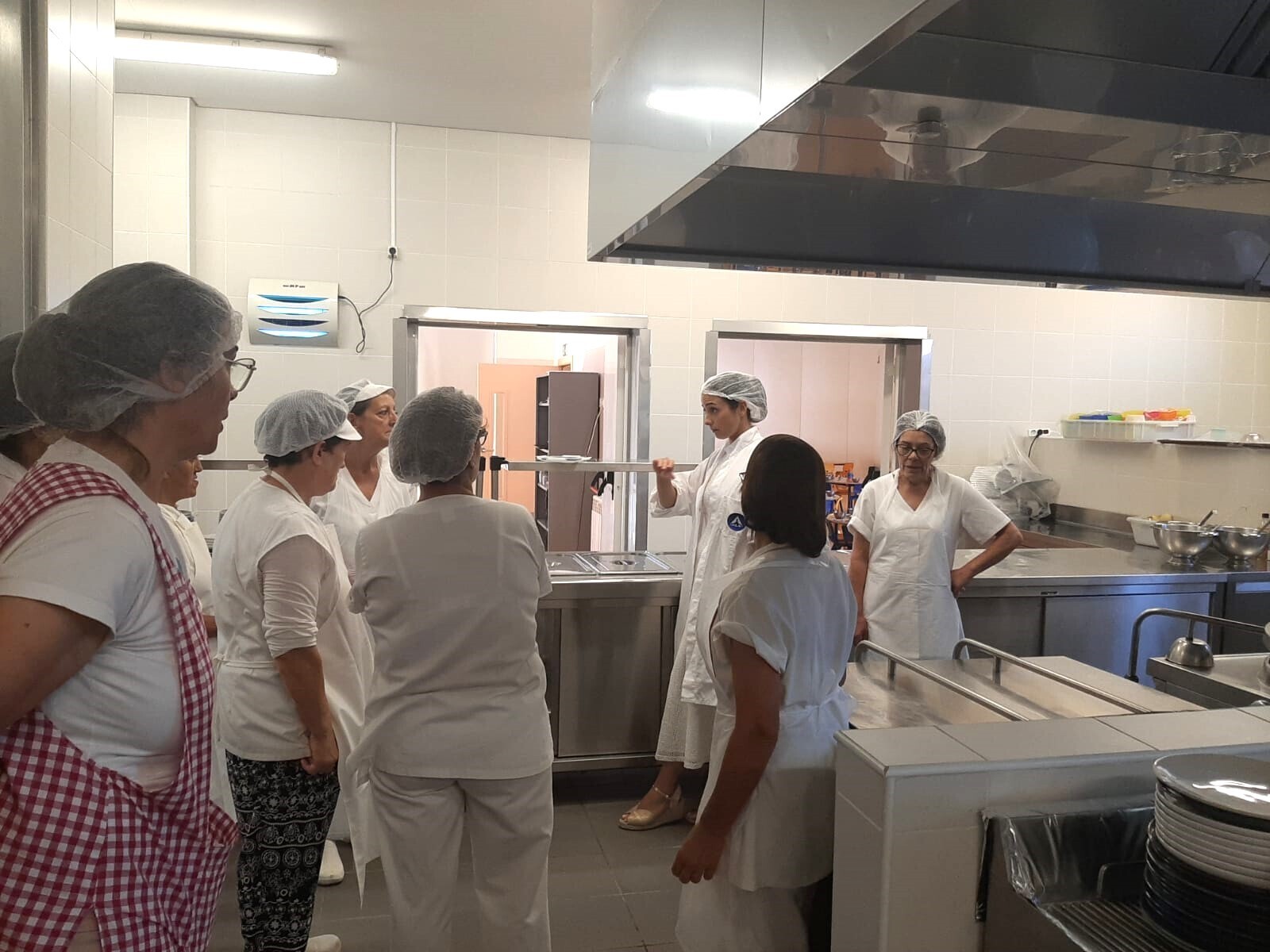 Ação de Formação sobre Higiene e Segurança Alimentar para colaboradores afetos às cozinhas e refe...